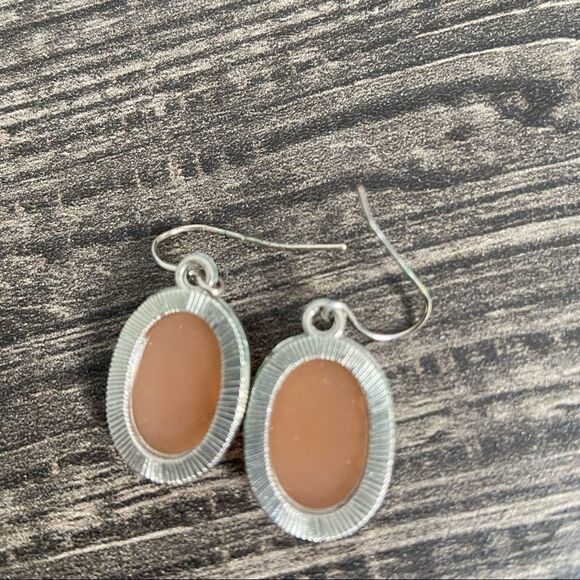 🍭6/$30 Faceted oval peach drop dangle earrings - Picture 7 of 8